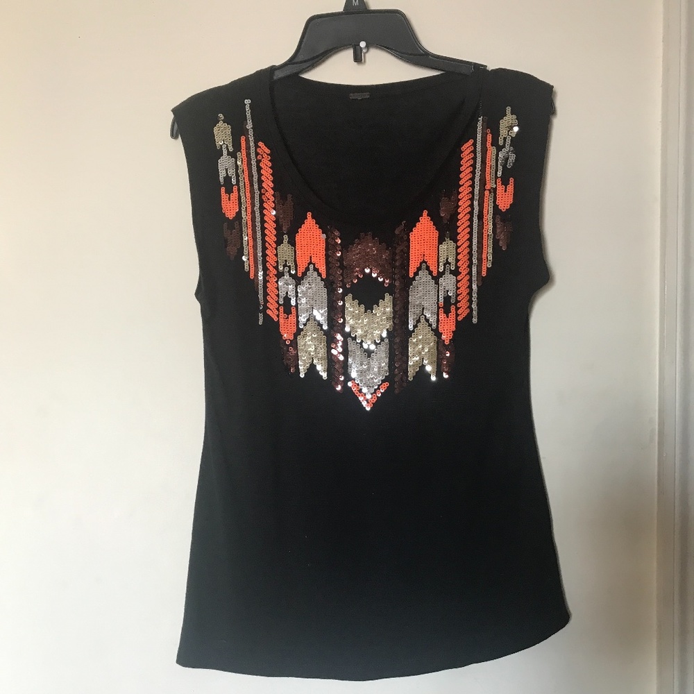 ✴️✴️SALE✴️✴️Poof Sequin Tee. Medium